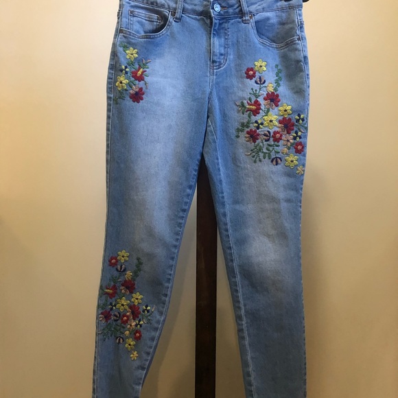 Earl Jean Embroidered Skinny Ankle Jean 